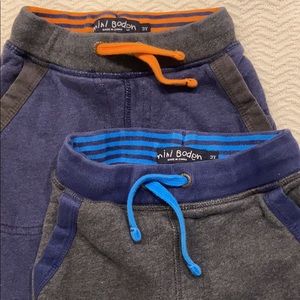 2 Mini Boden sweatpants